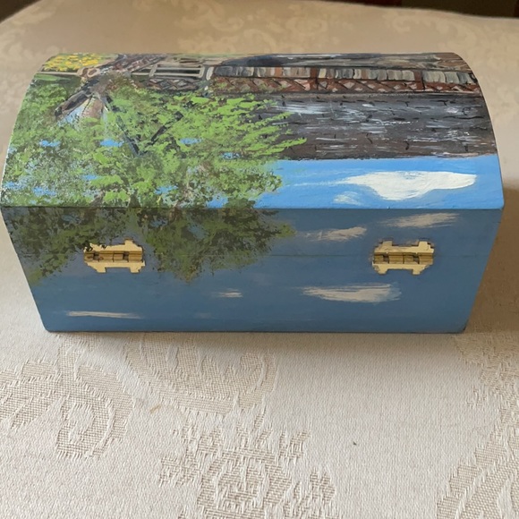 Stunning signed covered bridge hand painted artesian jewelry, trinket box - Picture 6 of 14